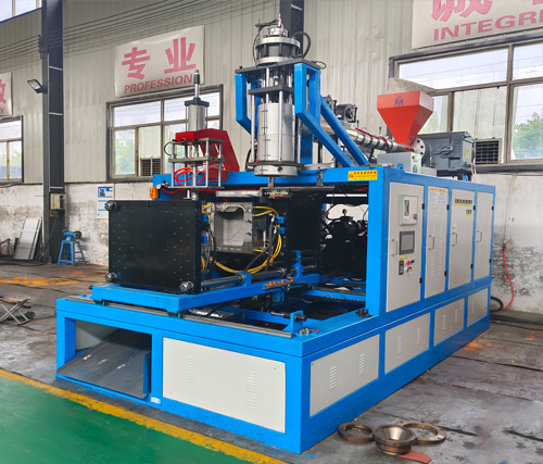 25、20升吹塑機1.jpg